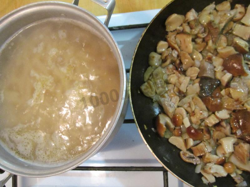 Шаг 8 приготовления Макароны с белыми грибами