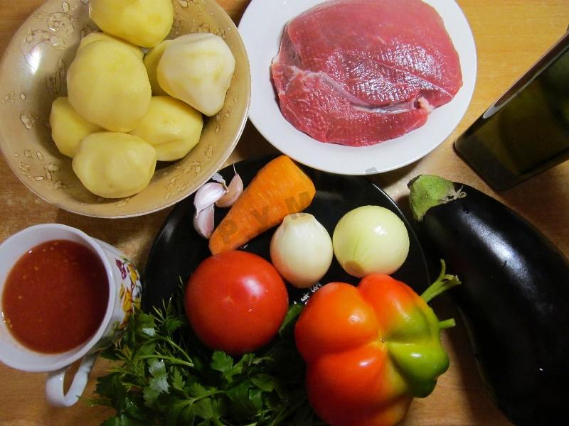 Шаг 1 приготовления Мясо с баклажанами и картофелем в мультиварке
