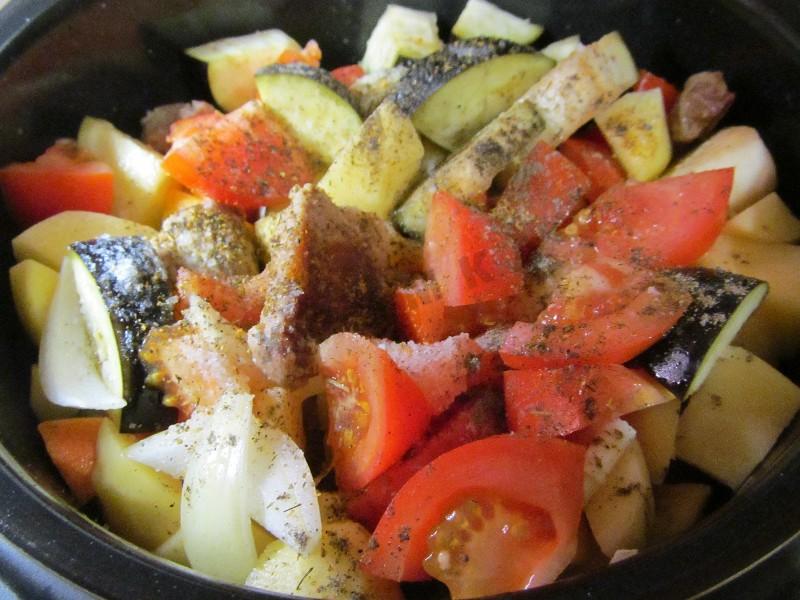 Шаг 12 приготовления Мясо с баклажанами и картофелем в мультиварке