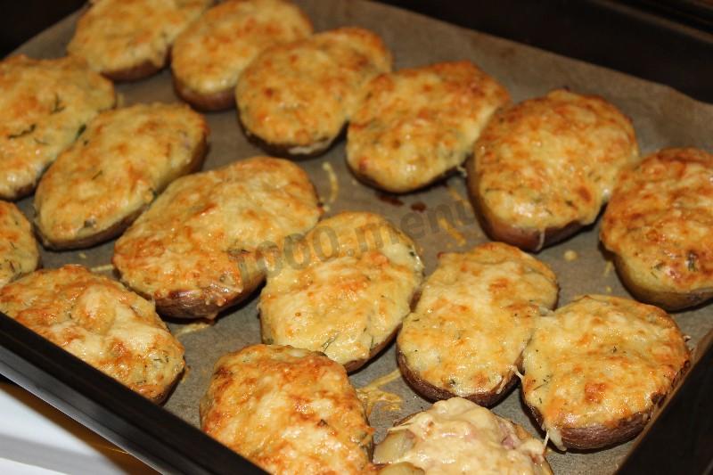 Шаг 9 приготовления Картофель запеченный с сыром и беконом