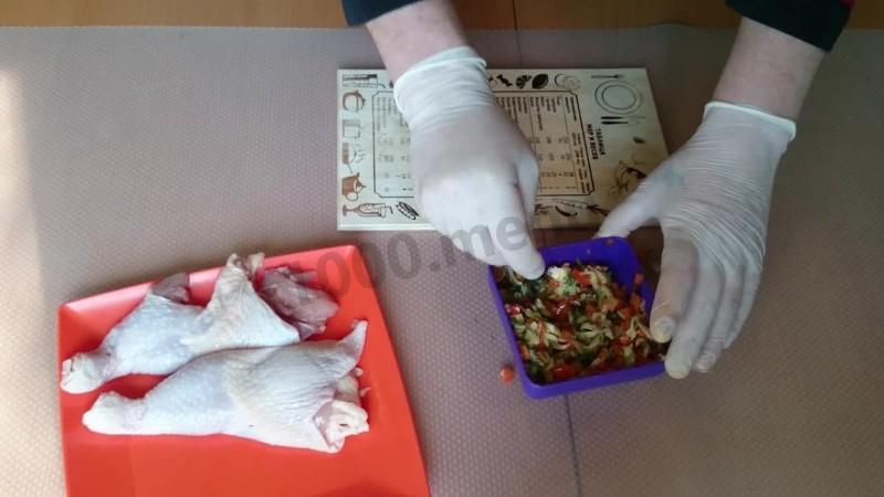 Шаг 3 приготовления Куриный окорочок фаршированный овощами
