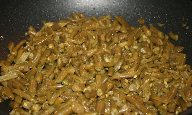 Шаг 1 приготовления Паста со стручковой фасолью и с помидорами