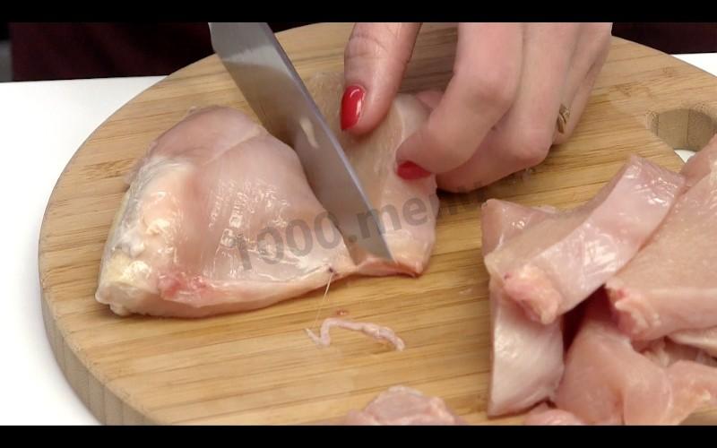 Шаг 2 приготовления Куриное филе в кунжутной корочке