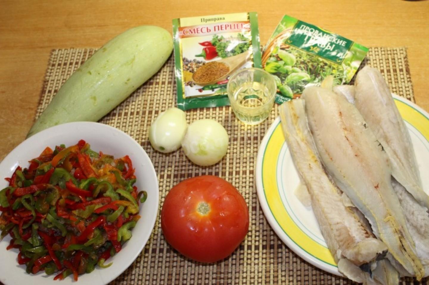 Шаг 1 приготовления Минтай запеченный с кабачками, томатами и болгарским перцем