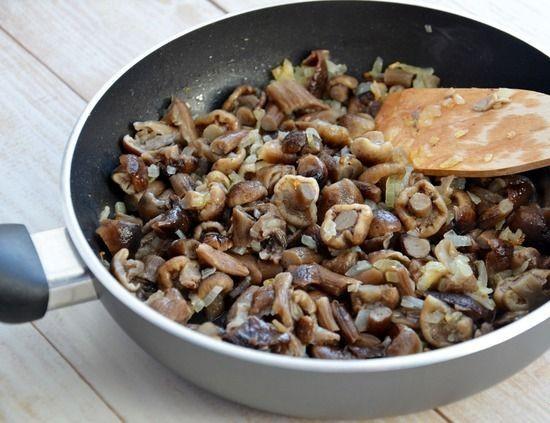 Шаг 3 приготовления Курица, фаршированная свининой грибами и фасолью
