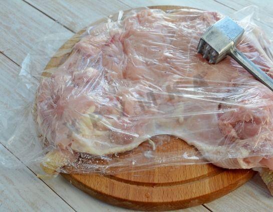 Шаг 7 приготовления Курица, фаршированная свининой грибами и фасолью