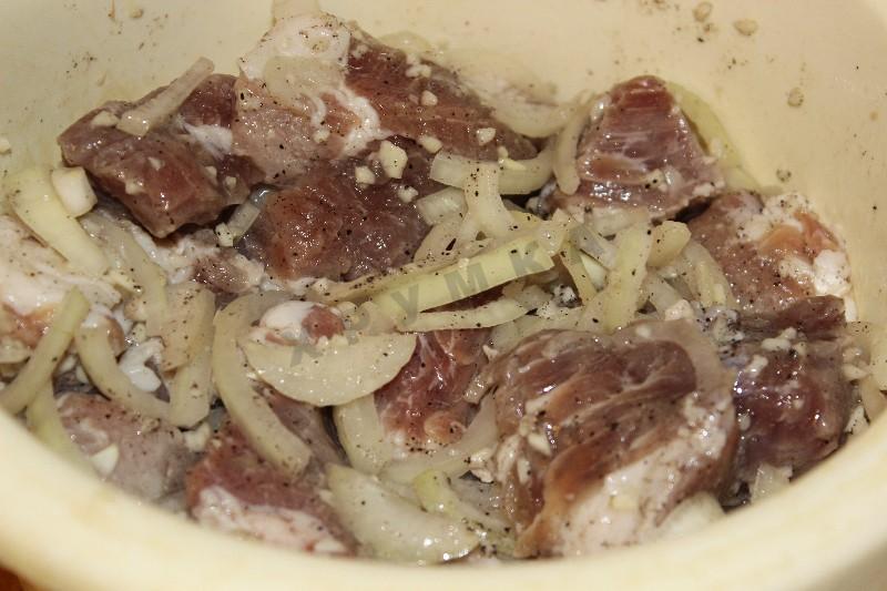 Шаг 1 приготовления Свиные шашлычки с копчёной грудинкой