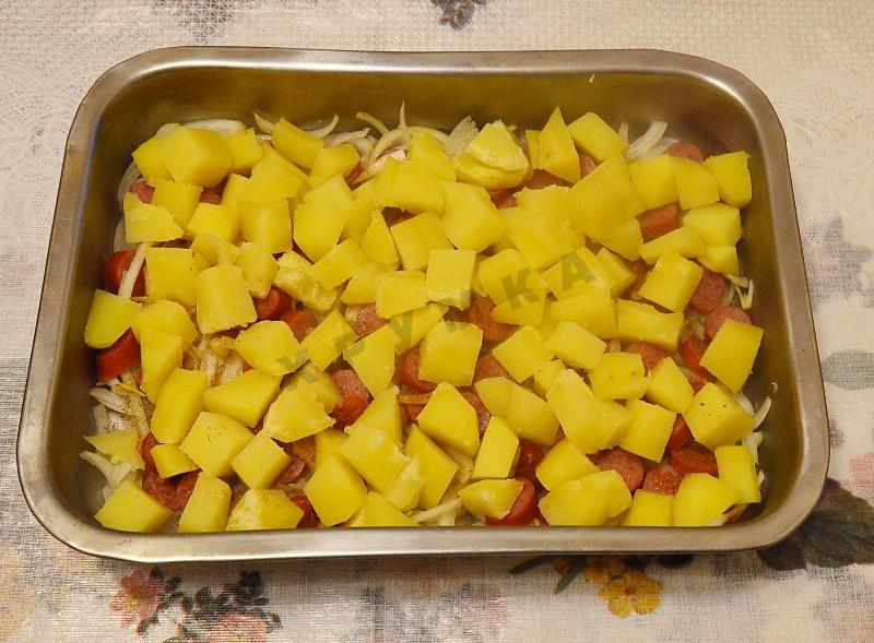 Шаг 4 приготовления Картофельная запеканка с сосисками и сыром в духовке