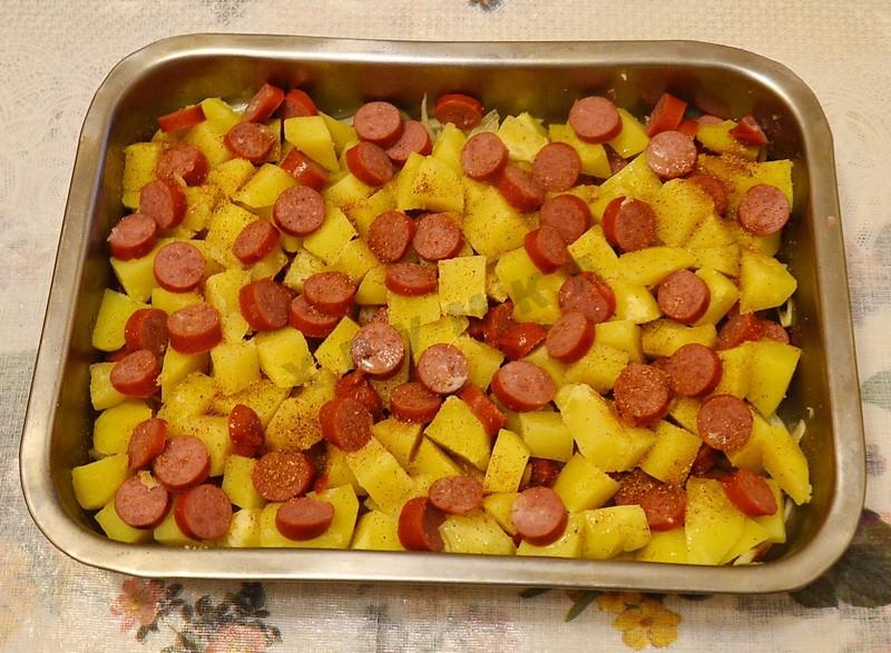 Шаг 5 приготовления Картофельная запеканка с сосисками и сыром в духовке