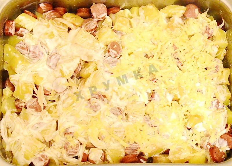 Шаг 7 приготовления Картофельная запеканка с сосисками и сыром в духовке