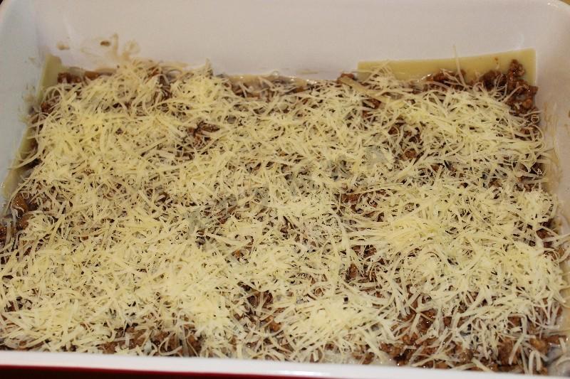 Шаг 8 приготовления Мясная лазанья с грибным соусом