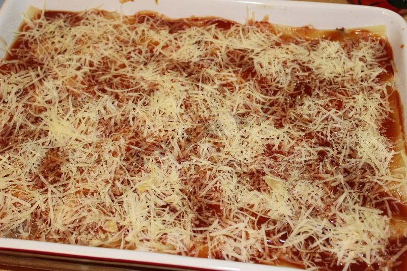 Шаг 9 приготовления Мясная лазанья с грибным соусом