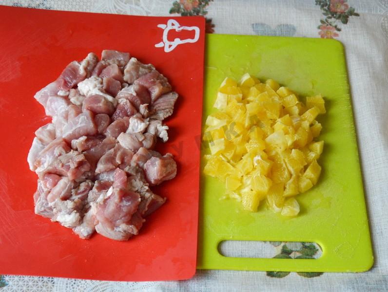 Шаг 2 приготовления Свинина с апельсинами и сыром в духовке