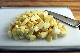 Шаг 1 приготовления Ночная овсяная каша с яблоками и орехами в мультиварке