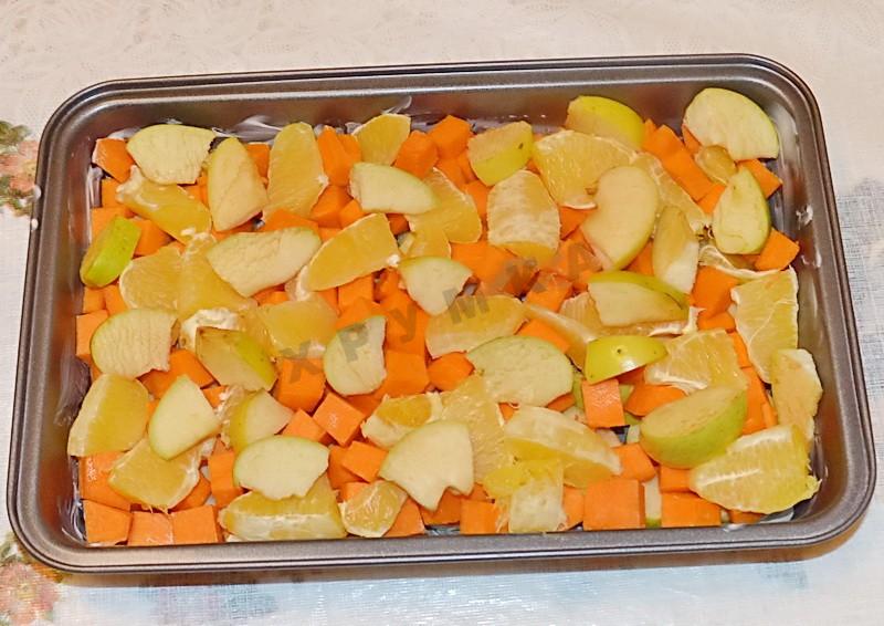 Шаг 3 приготовления Запечённая тыква с яблоками, апельсинами, сыром и корицей