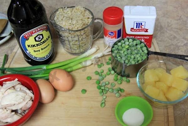 Шаг 1 приготовления Жареный рис с ананасом