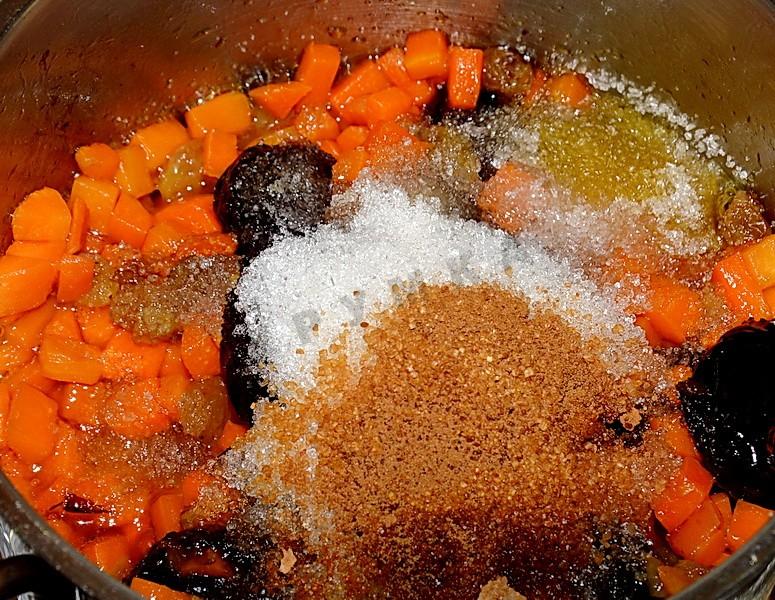 Шаг 5 приготовления Тушеная морковь с черносливом