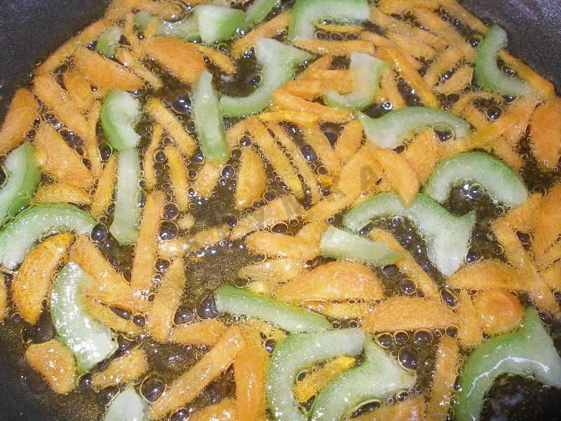 Шаг 7 приготовления Курица в остром томатном соусе