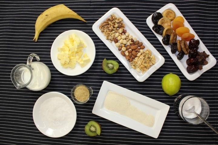 Шаг 1 приготовления Гурьевская каша с арахисом, бананами, киви и сухофруктами