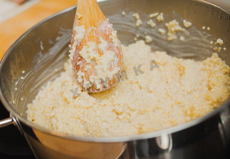Шаг 1 приготовления Запеканка из пшенки с соусом из смородины
