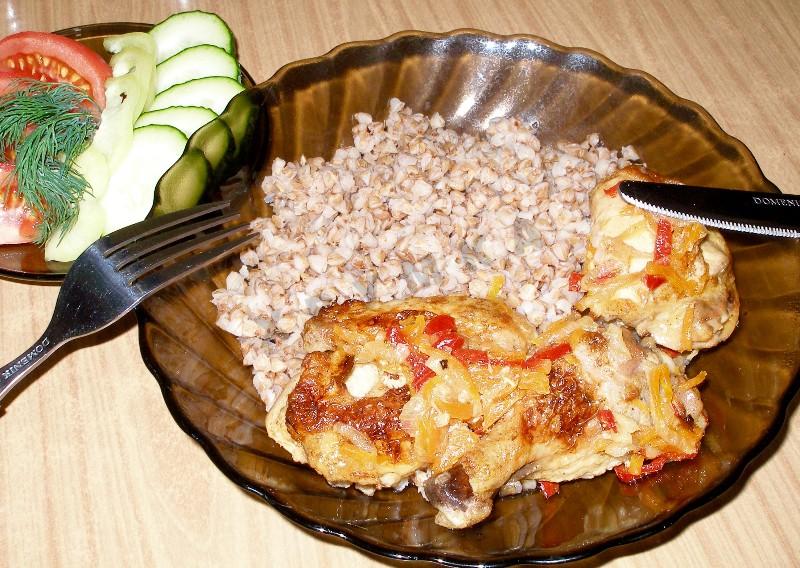 Шаг 12 приготовления Курочка запеченная в духовке на овощной подушке