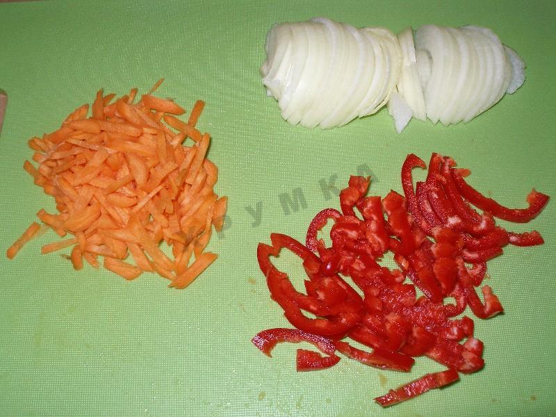 Шаг 5 приготовления Курочка запеченная в духовке на овощной подушке