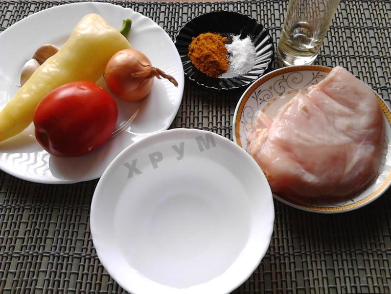 Шаг 1 приготовления Куриное филе с карри и овощами