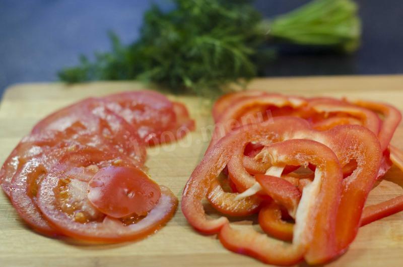 Шаг 6 приготовления Домашняя пицца с королевскими креветками и томатной пастой