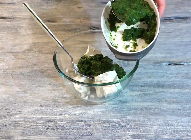 Шаг 3 приготовления Куриное филе со шпинатом и сыром