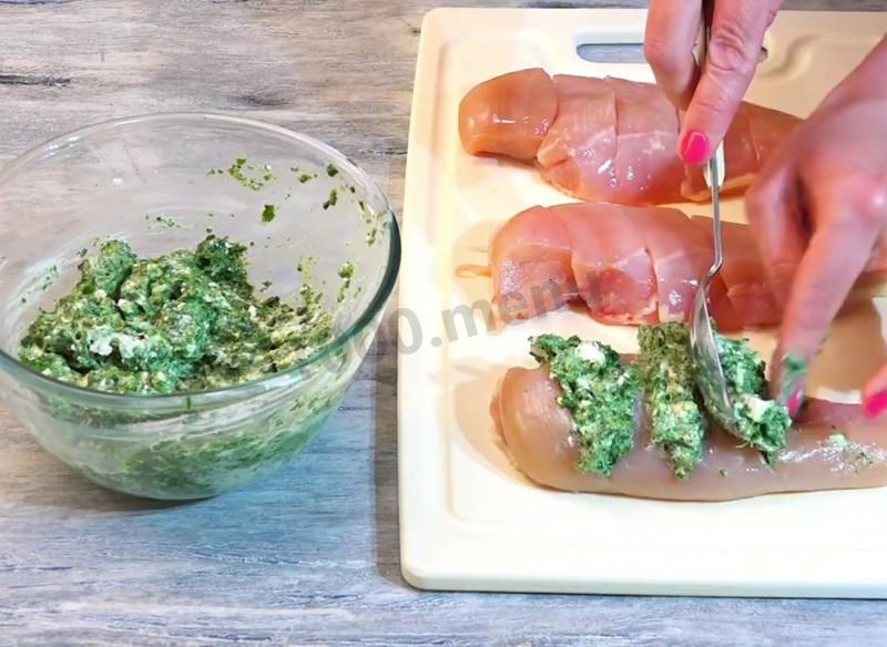 Шаг 6 приготовления Куриное филе со шпинатом и сыром