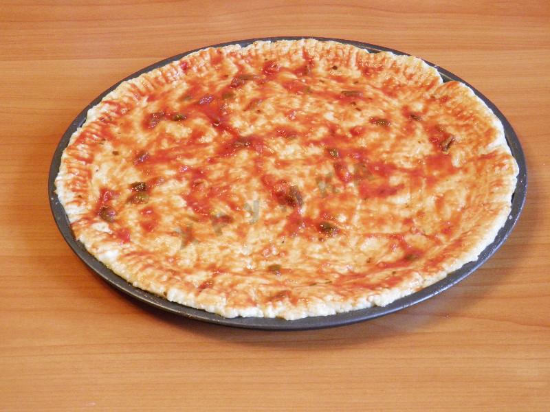 Шаг 6 приготовления Пицца с курицей и болгарским перцем на творожном тесте