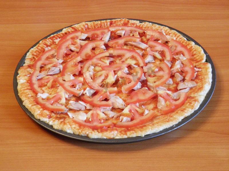 Шаг 8 приготовления Пицца с курицей и болгарским перцем на творожном тесте