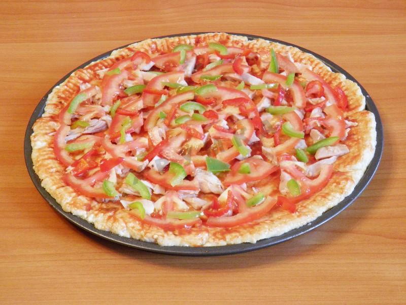 Шаг 9 приготовления Пицца с курицей и болгарским перцем на творожном тесте