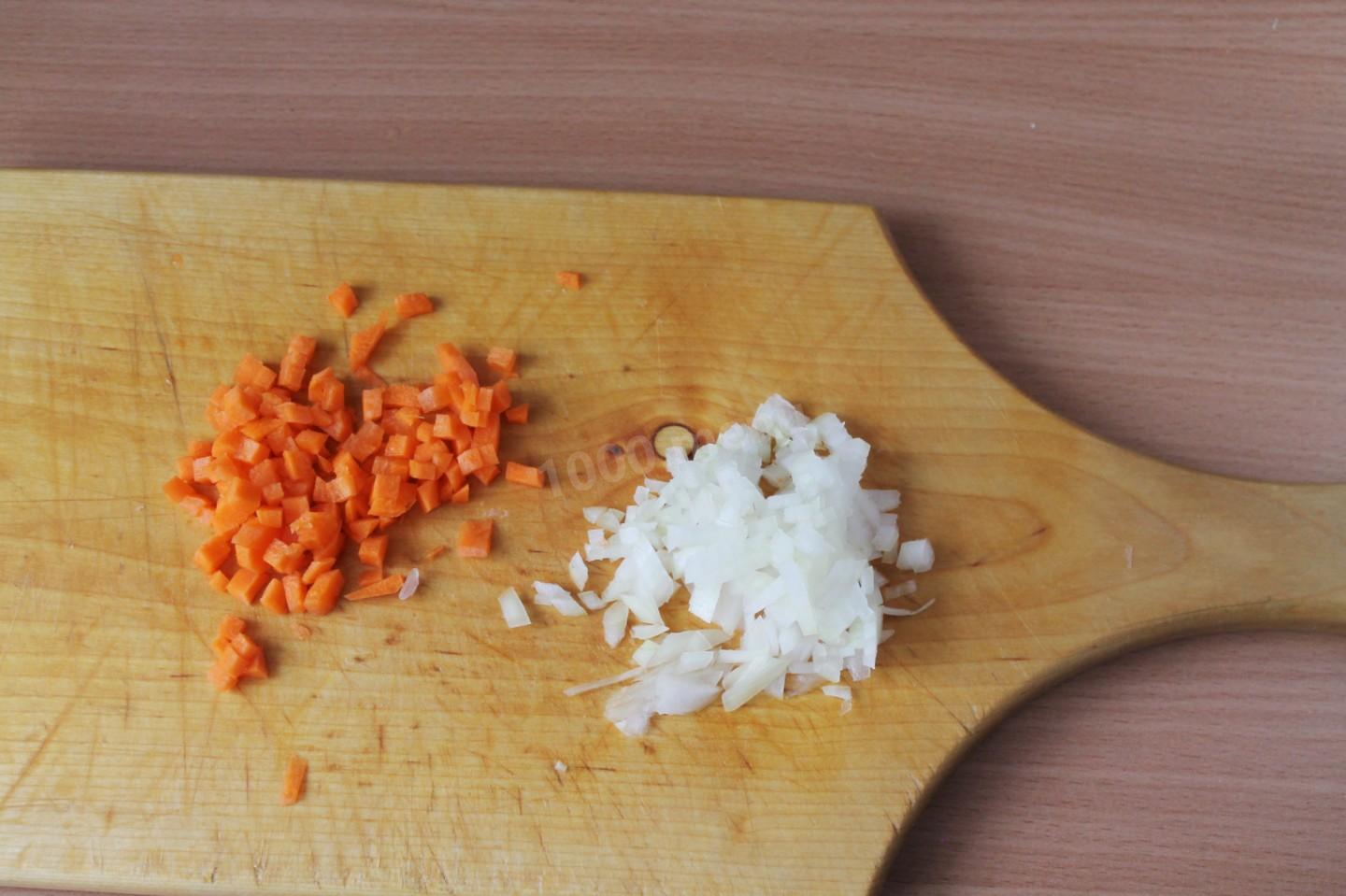 Шаг 2 приготовления Куриные окорочка в сметанном соусе на сковороде