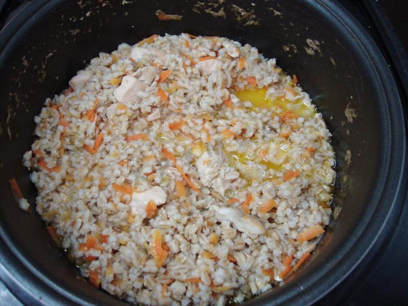 Шаг 9 приготовления Перловая каша с курицей в мультиварке