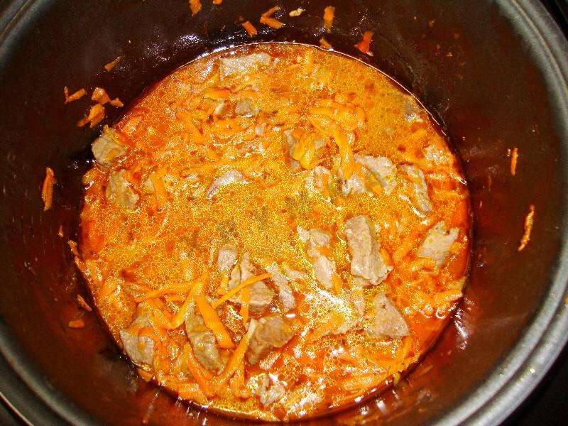Шаг 6 приготовления Тушеная говядина в мультиварке с морковью картошкой соусом