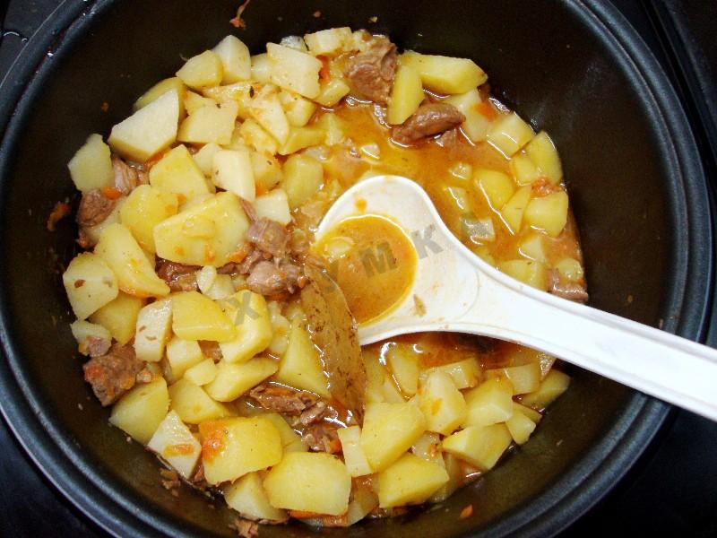 Шаг 9 приготовления Тушеная говядина в мультиварке с морковью картошкой соусом