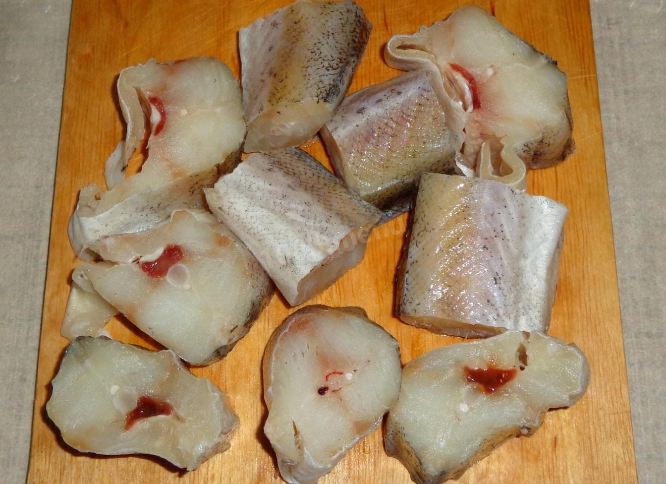 Шаг 2 приготовления Минтай жареный в кукурузном масле