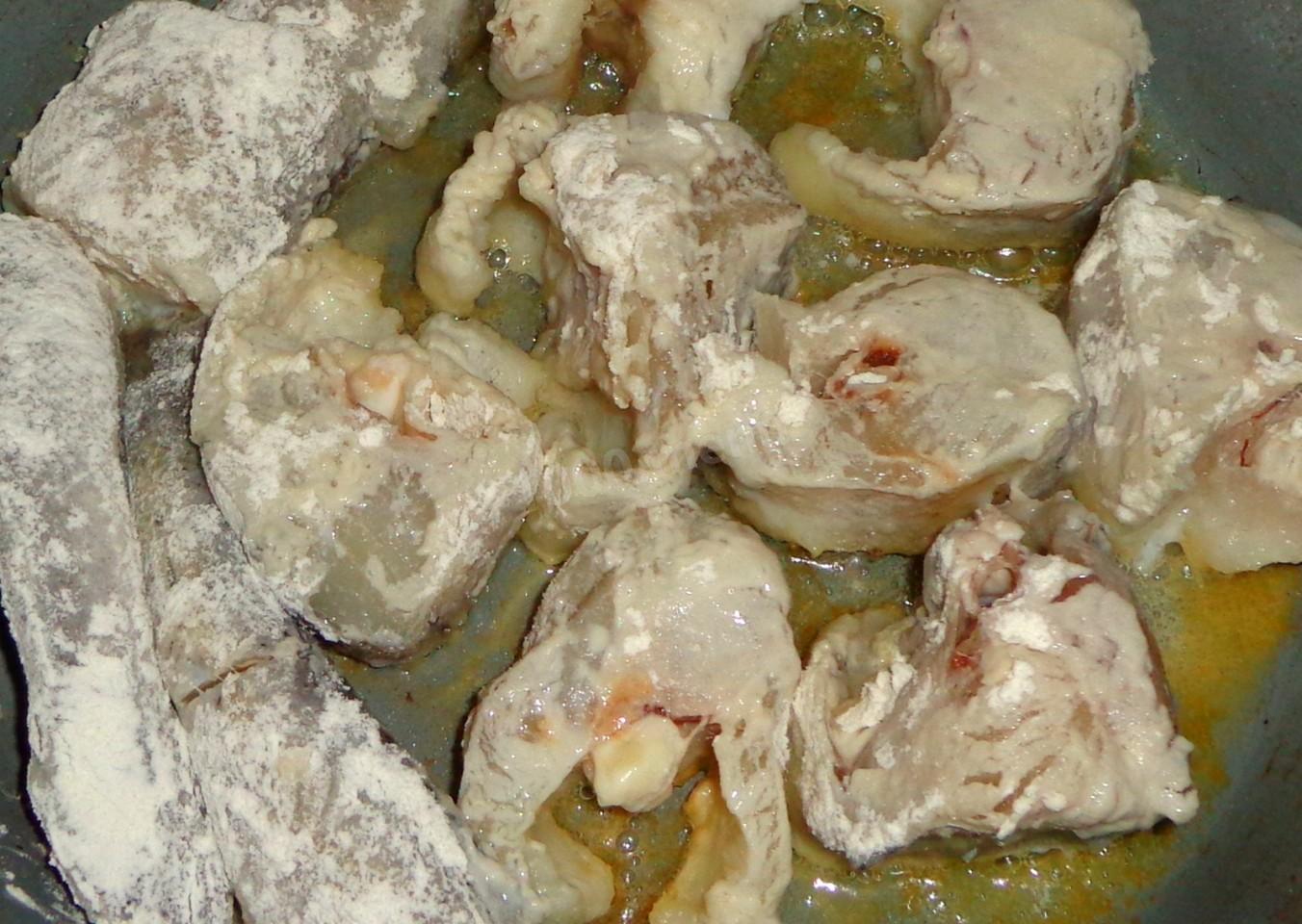 Шаг 4 приготовления Минтай жареный в кукурузном масле