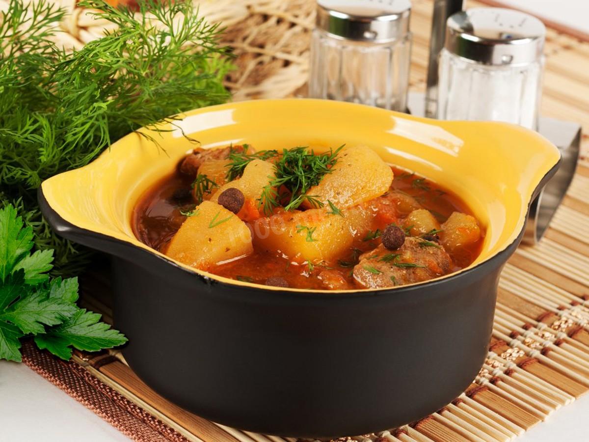 Обложка рецепта Свиное жаркое с картошкой, морковкой и луком