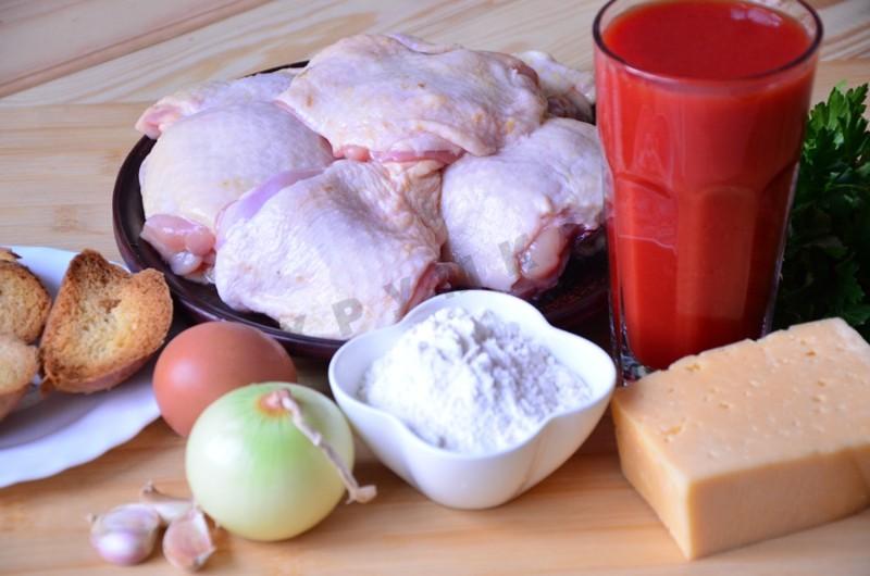 Шаг 1 приготовления Куриные бедра с томатным соусом и сыром в духовке