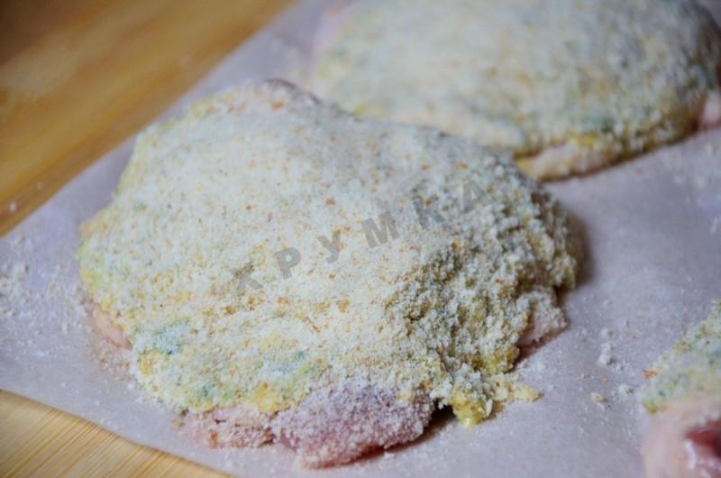 Шаг 5 приготовления Куриные бедра с хрустящей корочкой в духовке