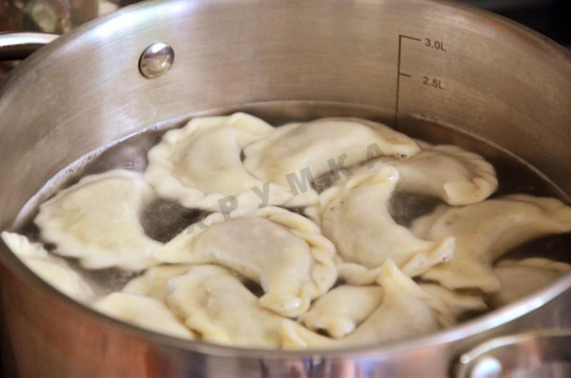 Шаг 13 приготовления Вареники с начинкой из мясных субпродуктов на заварном тесте