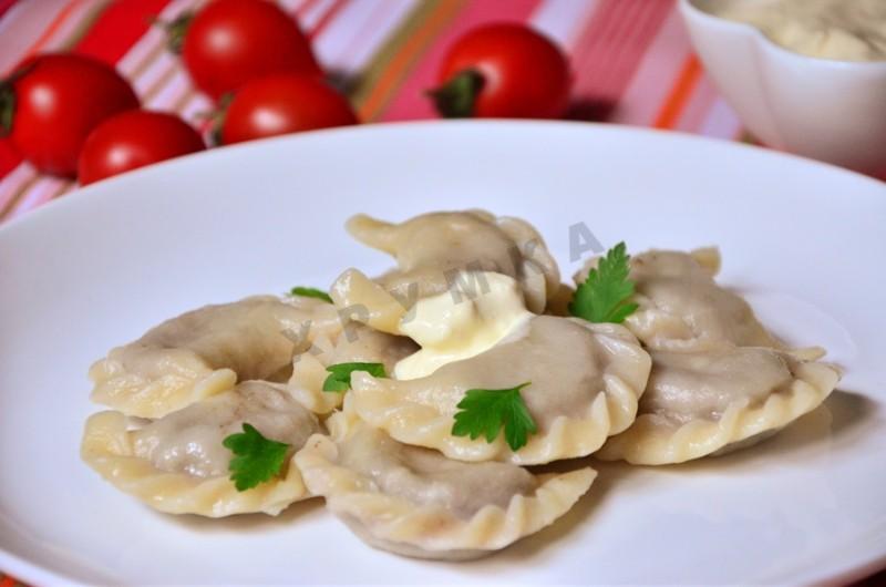 Обложка рецепта Вареники с начинкой из мясных субпродуктов на заварном тесте