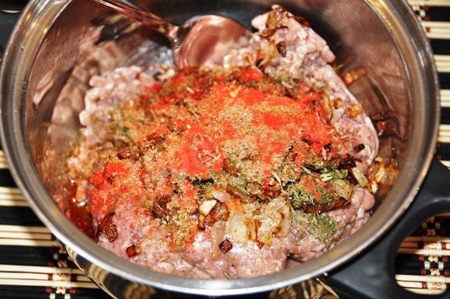 Шаг 5 приготовления Куриная грудка фаршированная мясным фаршем под соусом