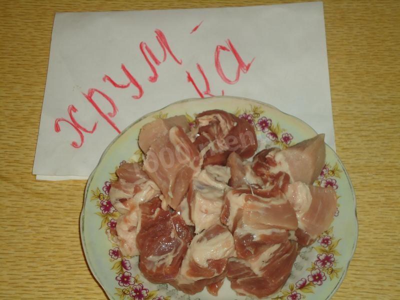 Шаг 2 приготовления Тушеная свинина с картошкой морковкой луком и перцем