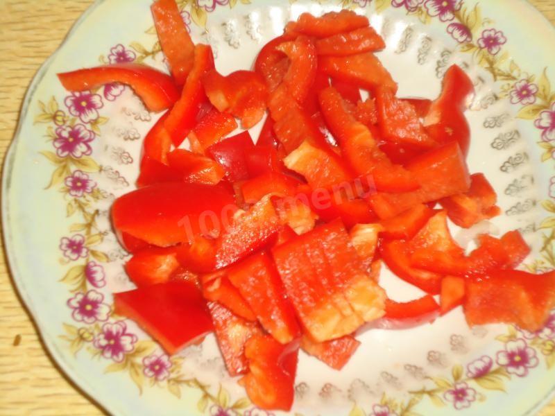 Шаг 5 приготовления Тушеная свинина с картошкой морковкой луком и перцем