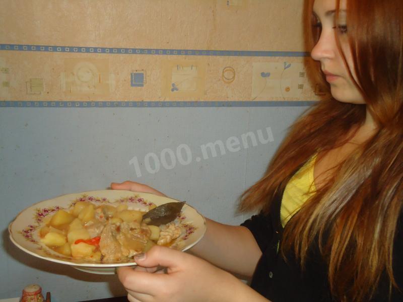 Шаг 6 приготовления Тушеная свинина с картошкой морковкой луком и перцем