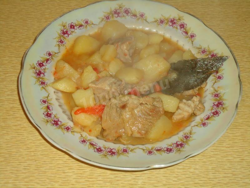 Обложка рецепта Тушеная свинина с картошкой морковкой луком и перцем