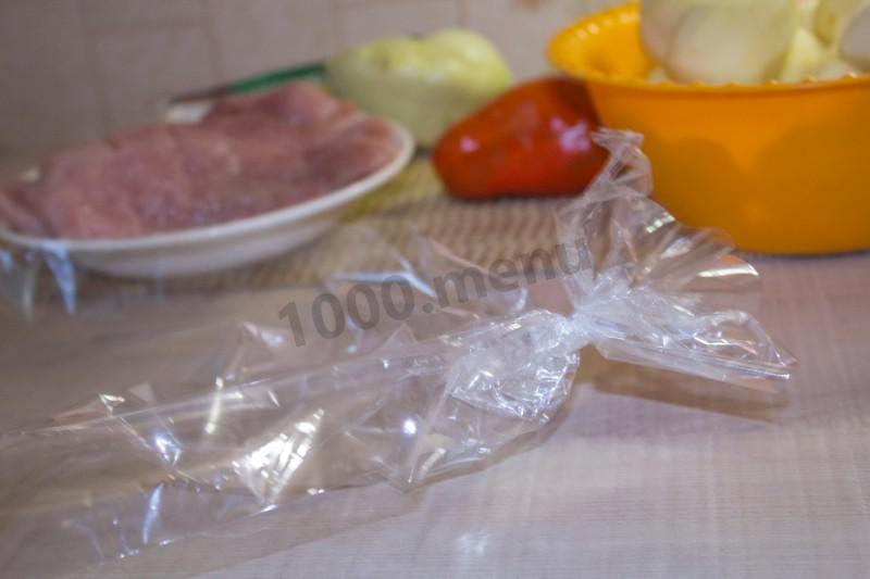 Шаг 2 приготовления Свинина с патиссоном картошкой болгарским перцем в рукаве